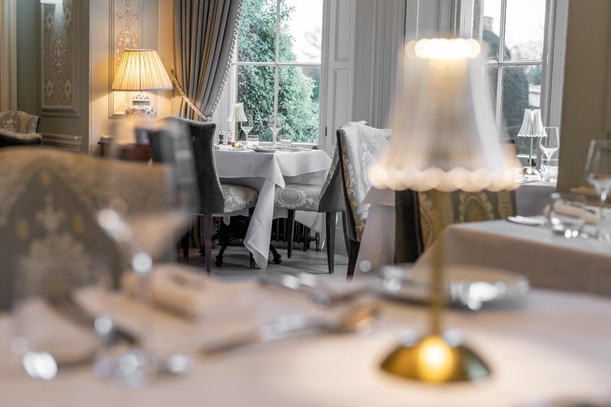 Weston Manor Hotel מראה חיצוני תמונה