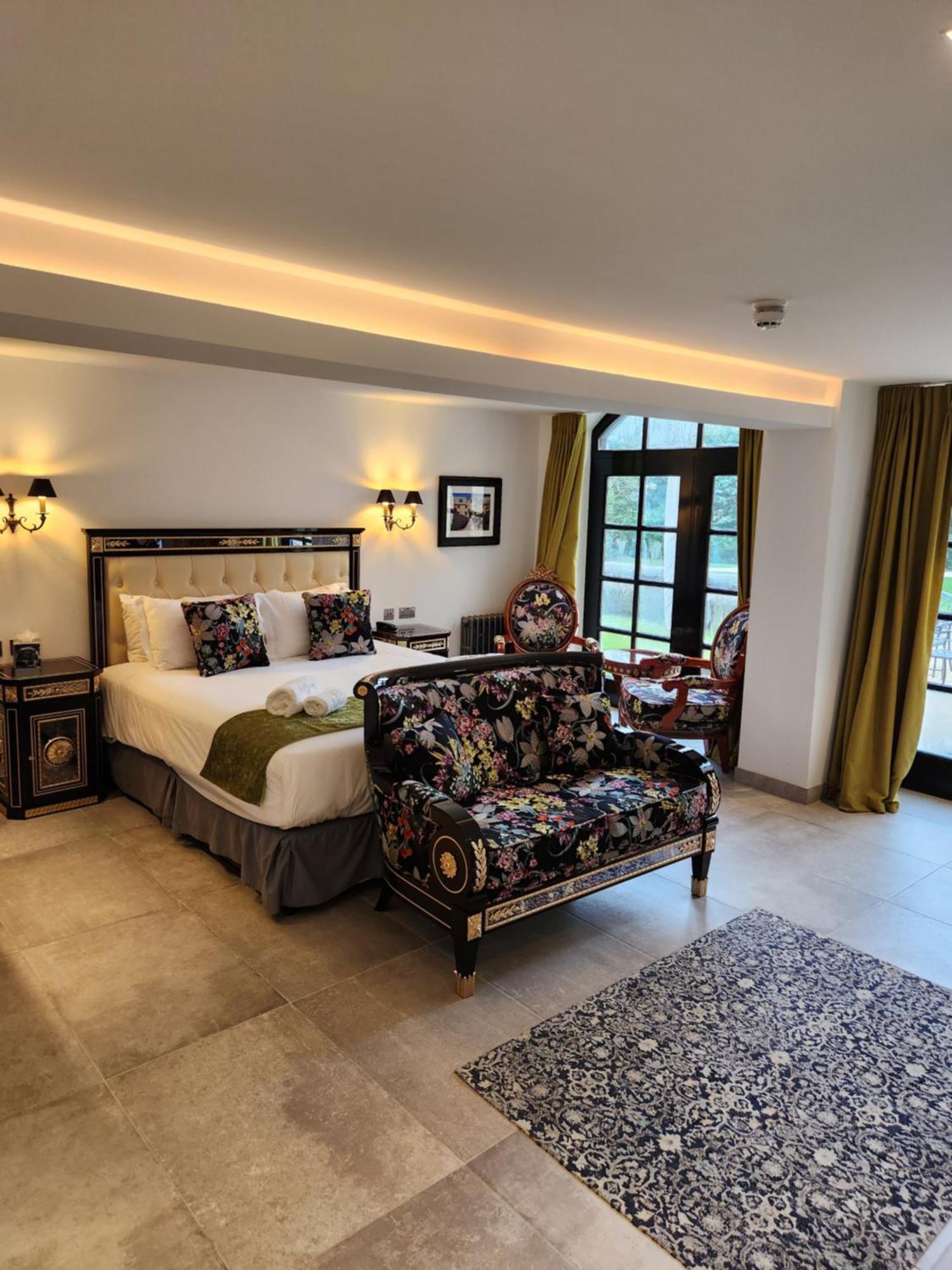 Weston Manor Hotel מראה חיצוני תמונה